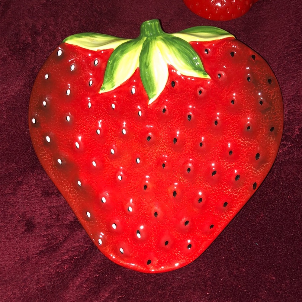 Small strawberry plate with strawberry